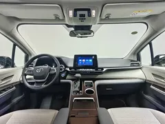 2021 Toyota Sienna 2.5L Hybrid Comfort, чёрный — фото 13