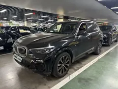 2021 BMW X5 M Sport Package, чёрный — фото 1