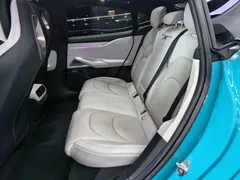 2024 Xiaomi SU7 4WD Max Founder, синий — фото 17