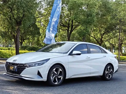 2022 Hyundai Elantra 1.5L CVT LUX Premium