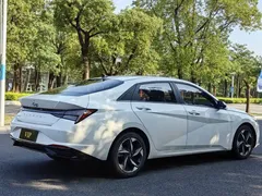 2022 Hyundai Elantra 1.5L CVT LUX Premium, белый — фото 2