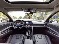 2022 Hyundai Elantra 1.5L CVT LUX Premium, белый — фото 19
