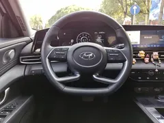 2022 Hyundai Elantra 1.5L CVT LUX Premium, белый — фото 22