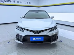 2021 Toyota Camry 2.5G Luxury, белый — фото 2