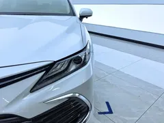 2021 Toyota Camry 2.5G Luxury, белый — фото 5