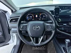 2021 Toyota Camry 2.5G Luxury, белый — фото 15