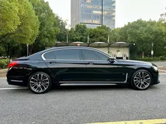 2021 BMW 7 Series 740Li Leading M Sport Package, чёрный — фото 6