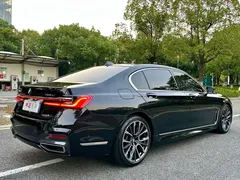 2021 BMW 7 Series 740Li Leading M Sport Package, чёрный — фото 7