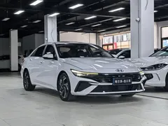 2023 Hyundai Elantra 1.5L CVT LUX Premium, белый — фото 3