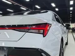 2023 Hyundai Elantra 1.5L CVT LUX Premium, белый — фото 5