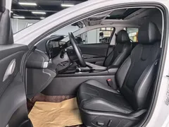 2023 Hyundai Elantra 1.5L CVT LUX Premium, белый — фото 8