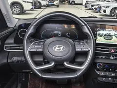 2023 Hyundai Elantra 1.5L CVT LUX Premium, белый — фото 11