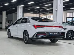 2023 Hyundai Elantra 1.5L CVT LUX Premium, белый — фото 23