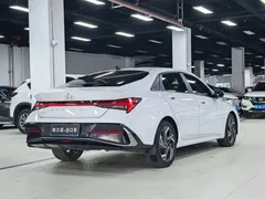 2023 Hyundai Elantra 1.5L CVT LUX Premium, белый — фото 25