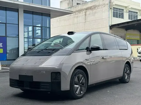 2024 Li Auto MEGA Ultra