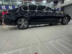 2021 BMW 5 Series 530Li Leading Luxury Package, чёрный — фото 5