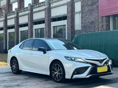 2022 Toyota Camry 2.0S Knight, белый — фото 2