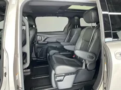 2021 Toyota Sienna 2.5L Hybrid Ultimate — фото 10