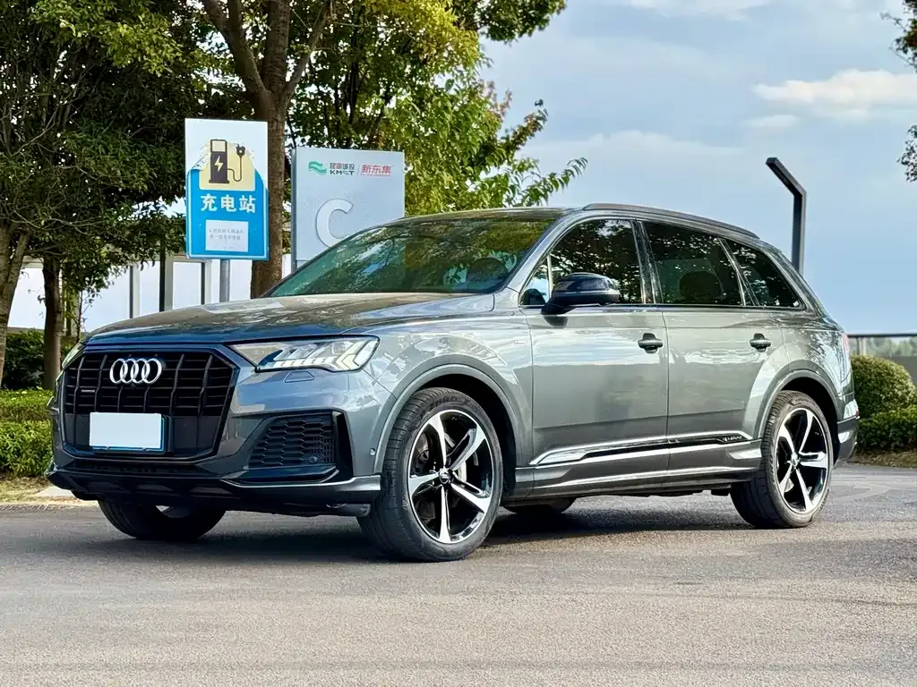 2021 Audi Q7 55 TFSI quattro S line Sport