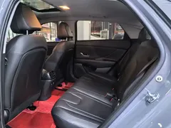 2021 Hyundai Elantra 1.5L CVT LUX Premium — фото 12