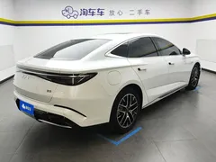 2024 BYD Seal PHEV 1.5L 121km Luxury, белый — фото 3
