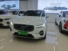 2023 Volvo XC60 4WD Luxury, белый — фото 3