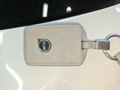 2023 Volvo XC60 4WD Luxury, белый — фото 9