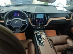 2023 Volvo XC60 4WD Luxury, белый — фото 10
