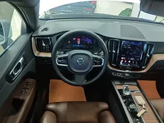 2023 Volvo XC60 4WD Luxury, белый — фото 11