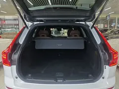 2023 Volvo XC60 4WD Luxury, белый — фото 19