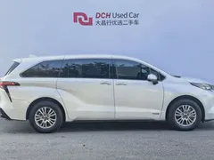 2021 Toyota Sienna 2.5L Hybrid Premium, белый — фото 3