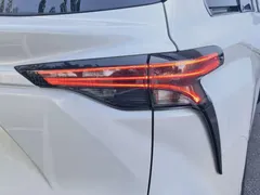 2021 Toyota Sienna 2.5L Hybrid Premium, белый — фото 7
