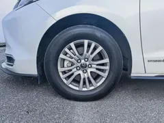 2021 Toyota Sienna 2.5L Hybrid Premium, белый — фото 9