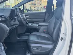 2021 Toyota Sienna 2.5L Hybrid Premium, белый — фото 13