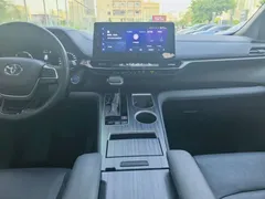 2021 Toyota Sienna 2.5L Hybrid Premium, белый — фото 18