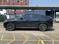2022 BMW X6, чёрный — фото 2