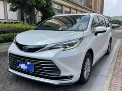 2021 Toyota Sienna 2.5L Hybrid Premium, белый — фото 1