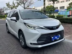 2021 Toyota Sienna 2.5L Hybrid Premium, белый — фото 3