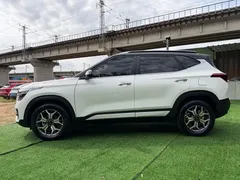 2021 Kia Seltos 1.5L CVT Trend, белый — фото 7