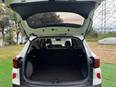 2021 Kia Seltos 1.5L CVT Trend, белый — фото 16