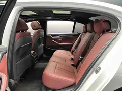 2022 BMW 5 Series 535Le PHEV Luxury Package, белый — фото 6