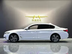 2022 BMW 5 Series 535Le PHEV Luxury Package, белый — фото 8