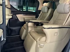 2021 Toyota Alphard Hybrid 2.5L Premium, белый — фото 10