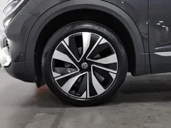 2023 Volkswagen Talagon 380TSI 4WD Luxury Pro 6, чёрный — фото 17