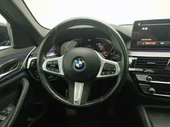 2022 BMW 5 Series 525i M Sport Package, чёрный — фото 11