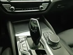 2022 BMW 5 Series 525i M Sport Package, чёрный — фото 13