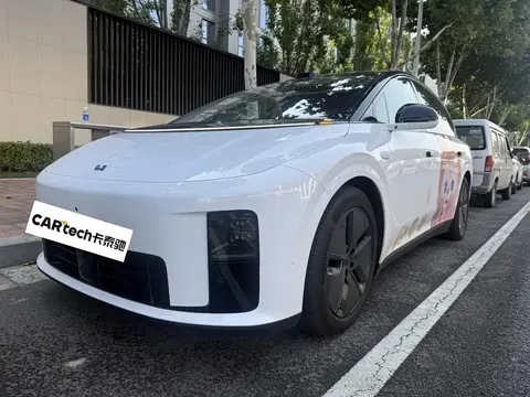 2025 Li Auto i8 Standard