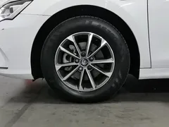 2024 BYD Qin PLUS Honor DM-i PHEV 55km Leading, белый — фото 17