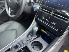 2023 Toyota Avalon Hybrid 2.5L Luxury, чёрный — фото 20