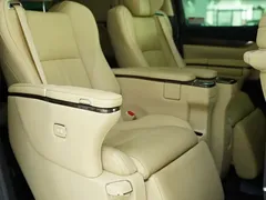 2021 Toyota Alphard Hybrid 2.5L Premium, белый — фото 13